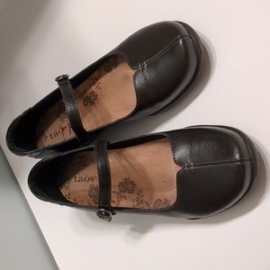 Taos Ta Dah, Mary Jane shoes, size 9